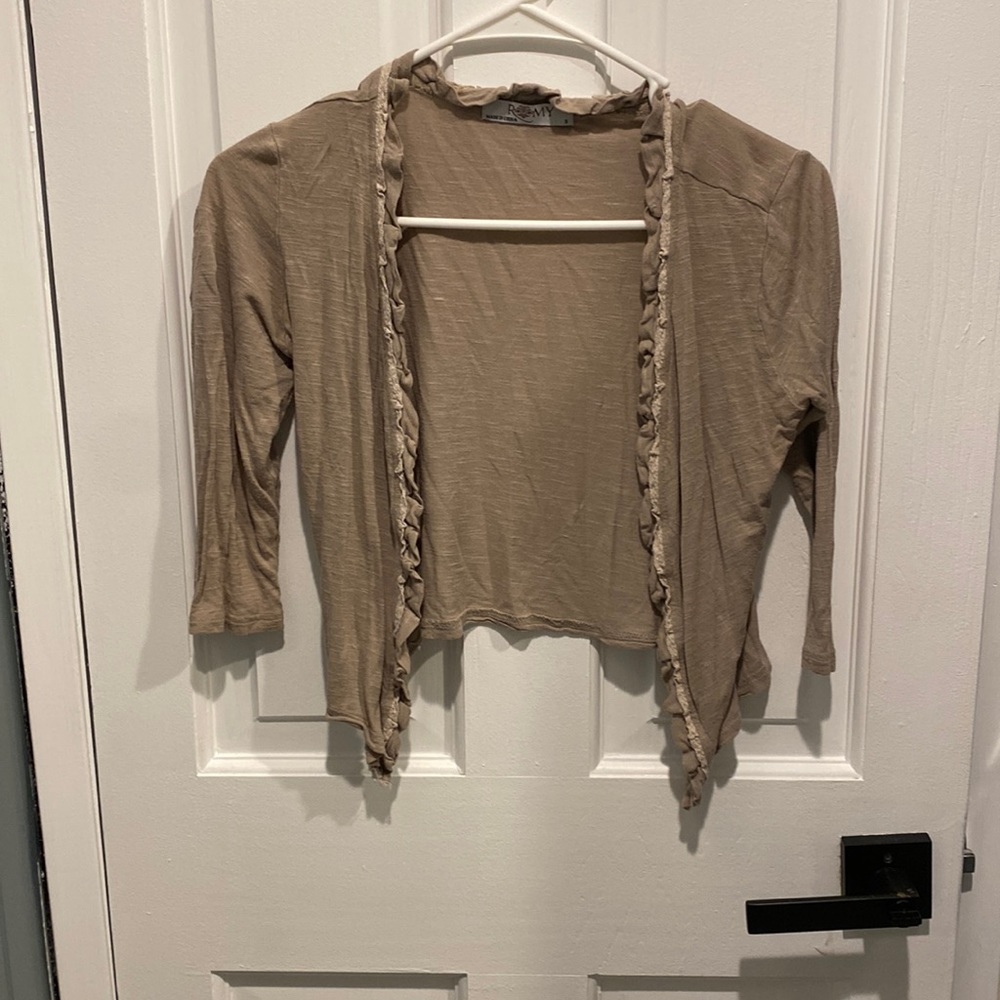 Quarter sleeved shirt
